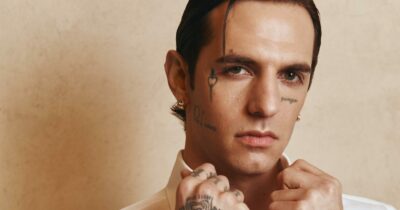 Copertina di Promettono un incontro con Achille Lauro in cambio di 10mila euro, ma è una truffa: scatta la denuncia. La vittima “agganciata da un profilo TikTok falso del cantante”