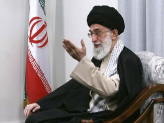 Nucleare, l’Iran smentisce i colloqui con gli Usa a Roma: “Resteranno in Oman”