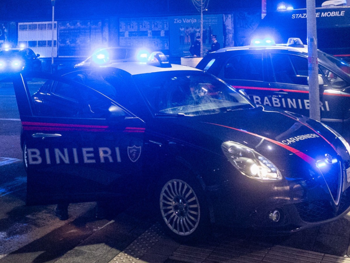 carabiniere aggredito da ladro con coltello spara e ferisce rapinatore e una donna da Ilfattoquotidiano.it carabiniere aggredito da ladro con coltello spara e ferisce rapinatore e una donna