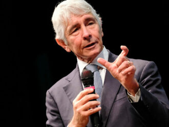 La doppia morale dello Stato biscazziere: tornano le sponsorizzazioni e “diritto all’azzardo”, ma il calciatore che scommette non va in Nazionale