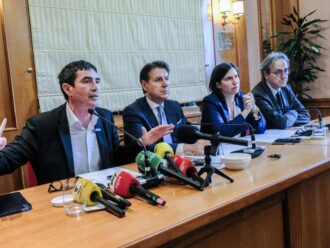 La mozione congiunta di Pd, M5s e Avs su Gaza: “10 impegni a partire dal riconoscimento dello Stato di Palestina”