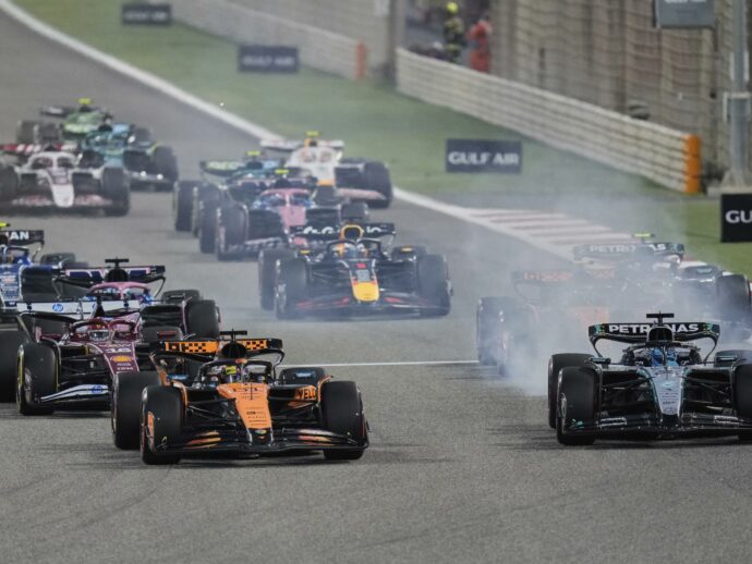 F1, arriva il Gp dell’Arabia Saudita: Ferrari e Mercedes a caccia delle McLaren | Dove vederlo in diretta e in replica (Sky, Now, TV8)