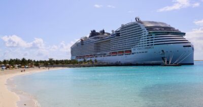 Copertina di Vomito e diarrea per oltre 100 passeggeri della nave da crociera Caribbean Princess ammalati di norovirus. La compagnia tranquillizza: “Fatta la disinfezione”