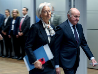 La Bce taglia i tassi di 0,25 punti portandoli a 2,25%. “Con i dazi prospettive peggiorate”