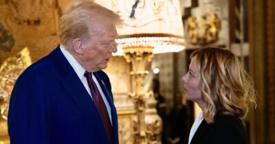 Copertina di Resa del G7 a Trump sulla tassa minima, von der Leyen: “L’accordo va attuato”. Tridico: “Meloni svende l’interesse nazionale”