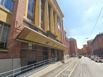 Contratti confusi ed errori in busta paga: il caso della coop che lavora in appalto nei musei dell’ateneo di Bologna