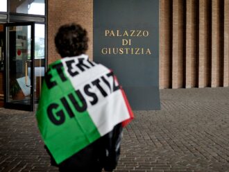 Processo Eternit bis, tra prescrizioni e assoluzioni ridotta a 9 anni e mezzo la pena a Stephan Schmidheiny