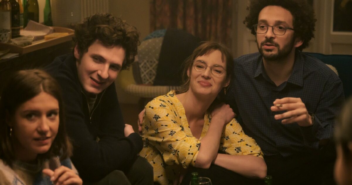 Guida pratica per insegnanti, il supplente francesino e la vita agra da scuola di provincia. Il film con Adele Exarchopoulos è tutto da gustare
