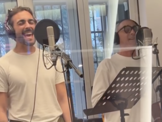 Copertina di Marco Mengoni e Alex Britti cantano “Oggi sono io” quindici anni dopo l’incontro a “X Factor” – IL VIDEO