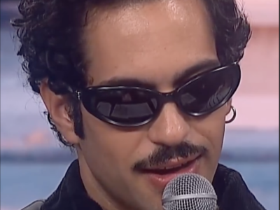 Copertina di “Non riuscivo a dormire stanotte. Mi sento un po’ tipo istinto omicida stamattina”: Mahmood scherza a Radio2 Social Club