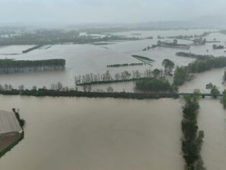 Vaste inondazione dei campi nel Torinese: chiusa A5. Il video dal drone