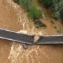 Copertina di Nel Biellese crolla un ponte per le forti piogge: il viadotto spezzato visto dal drone - Video
