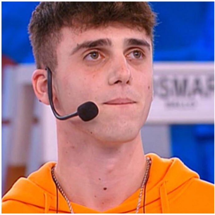 “Non è una gara a chi ce l’ha più lungo”: LDA e Luigi Strangis, il botta e risposta dei due ex “Amici”