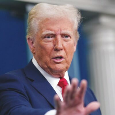 Copertina di Pechino: “Gli Usa chiedono di negoziare, valutiamo”. E l'Ue annuncia "un'offerta" da 50 miliardi a Trump