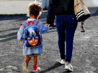 Copertina di “Errore di una babysitter al primo giorno di lavoro”, risolto il caso di presunto rapimento di una bambina