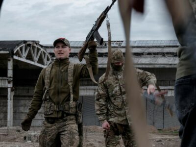 Copertina di Ucraina, l’esperto di difesa Nick Reynold: “L’obiettivo di Putin è spezzare la volontà di combattere di Kiev”