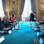 Copertina di Truppe, Macron insiste. La Russia: “Piano folle”