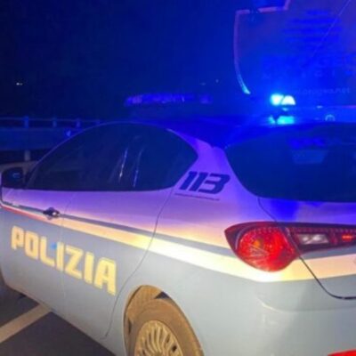 Copertina di Firenze, agguato e spari nella notte contro due giovani: indagini in corso