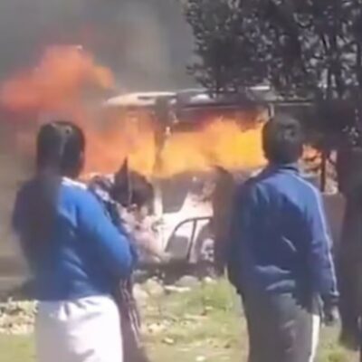 Copertina di Bolivia, scuolabus prende fuoco: 5 bambini morti carbonizzati. Arrestato l’autista