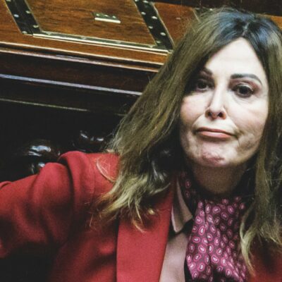 Copertina di Santanchè, a carico di Visibilia pure i fiori alla tomba di famiglia