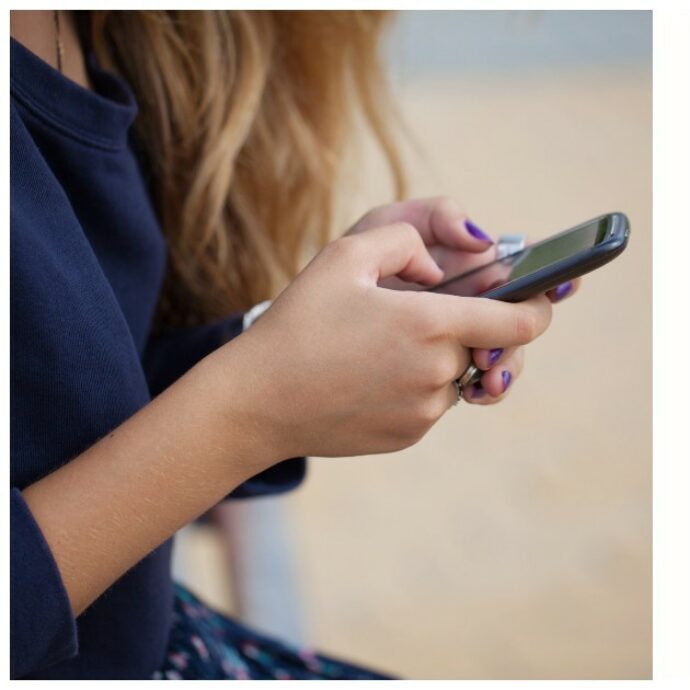“Deve essere bello, attraente e avere uno stipendio da 300 mila euro per viziarmi”: la lista (in 18 punti) dei requisiti del “fidanzato perfetto” indigna il web