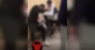 Copertina di Galatina, minorenni picchiano 17enne con disabilità e postano le immagini. La madre: “Guardate il video e denunciate”