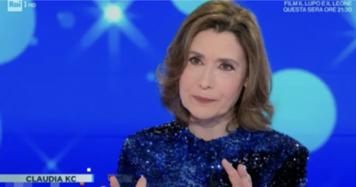Copertina di “Ho consegnato una lettera a Papa Francesco di nascosto”: le rivelazioni di Claudia Koll