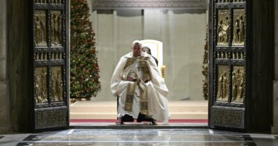 Copertina di Il Papa è morto durante il Giubileo: il precedente del 1700 quando Innocenzo XII non riuscì a chiudere la Porta santa