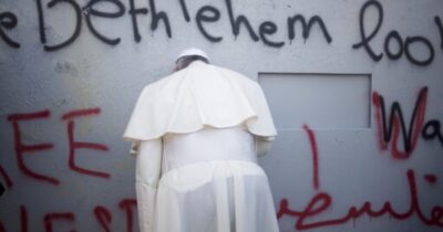 Copertina di Papa Francesco, un ‘rivoluzionario’ con il pallino della pace