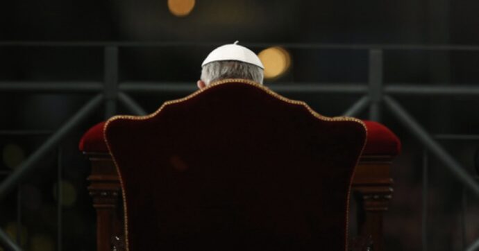 I due papi, il Covid, Castro e Amatrice: il pontificato di Bergoglio in 12 foto