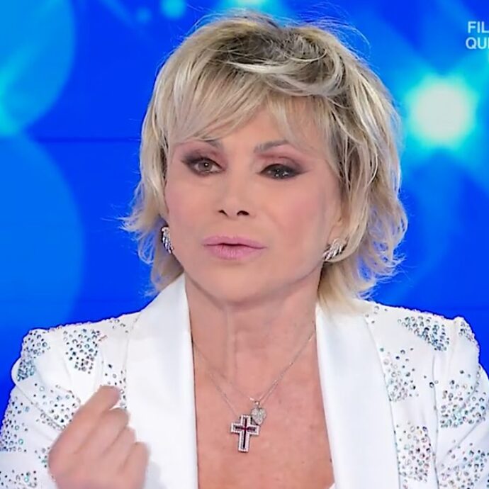 “Enzo Paolo Turchi geloso anche di Lino Banfi. Alain Delon ci ha provato con me”: le confessioni di Carmen Russo a Mara Venier