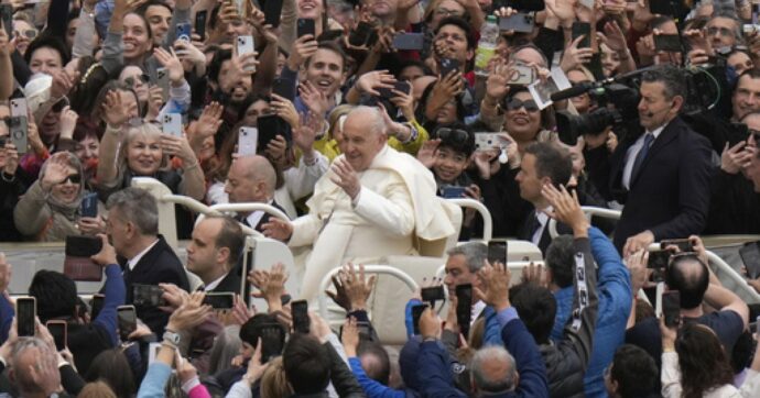 Il turco, il trolley  e le armi: “Nessun attentato al Papa”