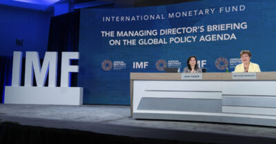 Copertina di Dazi, il Fmi taglia quasi tutte le sue stime di crescita (Italia a + 0,4%). Fanno eccezione Spagna e Russia