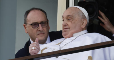 Copertina di Chi è Massimiliano Strappetti, l’infermiere del Papa che gli è stato accanto fino all’ultimo