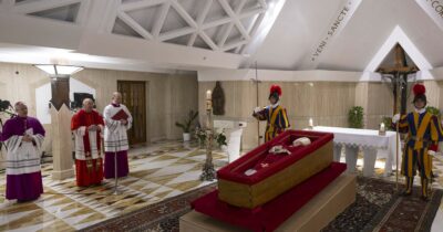 Copertina di Perché è morto Papa Francesco? L’ictus, la morte improvvisa: le ipotesi dell’esperto