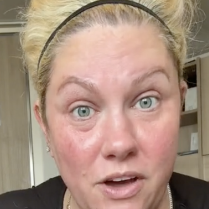 “Vivo su una nave da crociera 6 mesi all’anno da 12 anni, il cibo è gratis, ma c’è una strana regola che devo seguire”: lo confessa Christine Kesteloo