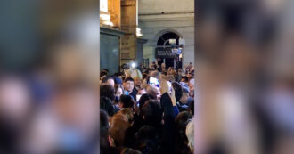 “Nazista, vai via”: la vice di Milei, Victoria Villaruel, contestata all’uscita dalla messa di suffragio per il Papa