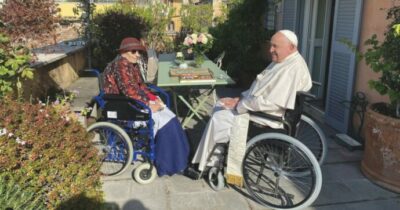 Copertina di “Papa Francesco mi disse: io sto per morire, porta avanti le nostre idee”: il ricordo di Emma Bonino