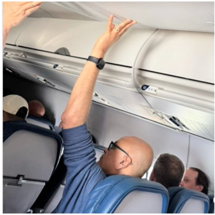 “È stato pazzesco, stava crollando giù tutto all’improvviso!”: passeggeri in volo costretti a “tenere insieme i cocci dell’aereo”, dopo un guasto