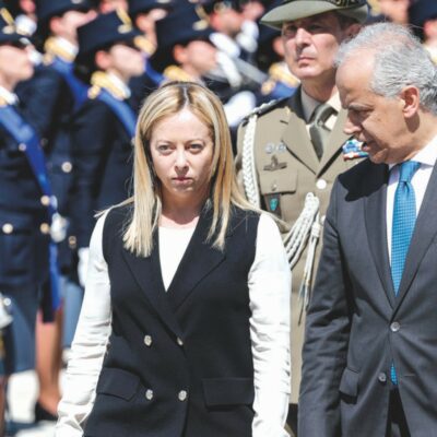 Copertina di 25 Aprile: il governo lo occulta usando i funerali di Papa Francesco