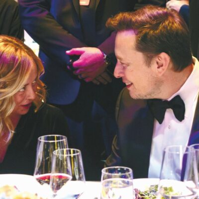 Copertina di Piano Tajani: sì al riarmo, no ai satelliti di Elon Musk