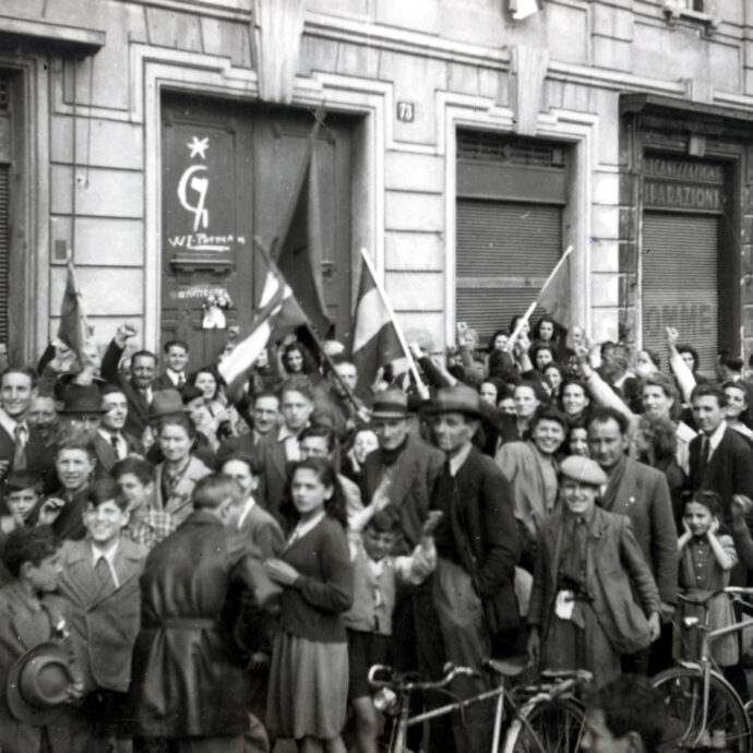 25 aprile, l’ultima battaglia di Milano ora per ora: i combattimenti in fabbrica, la fuga dei fascisti, l’occupazione degli edifici pubblici
