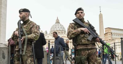 Copertina di Massima allerta in tutta Italia su obiettivi sensibili dopo l’attacco americano ai siti nucleari in Iran: dal Vaticano a Milano e le basi militari, gli “osservati speciali”