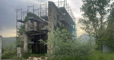 Copertina di Il mistero ventennale del Museo delle streghe di Ceppaloni: lavori da 800mila euro “finiti” ma la struttura è fatiscente
