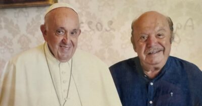 Copertina di “Ora posso rivelare il nostro segreto”: Lino Banfi in lacrime ricorda Papa Francesco