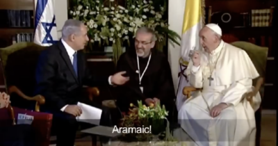 Copertina di “Gesù parlava ebraico”, “No, aramaico”: quando Netanyahu fu corretto da Papa Francesco in mondovisione