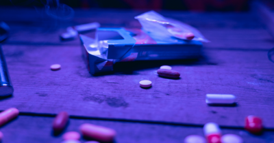 Copertina di Allarme cocaina rosa nei locali notturni di New York, un mix di ketamina, ecstasy e altre droghe