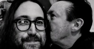 Copertina di “Qui non accettiamo paragoni né ricostruzioni errate di litigi tra le due persone che John Lennon amava di più”: così il secondogenito dell’ex Beatle parla del fratello