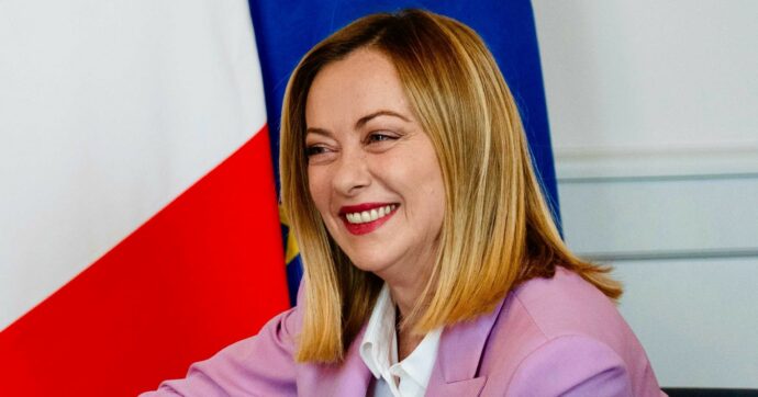 Il governo scambia  la Liberazione  per il Carnevale