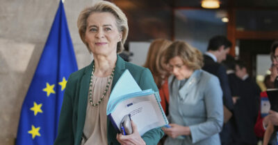 Copertina di Von der Leyen vuole la guerra a oltranza. Dall’Europa del riarmo solo errori e ipocrisie